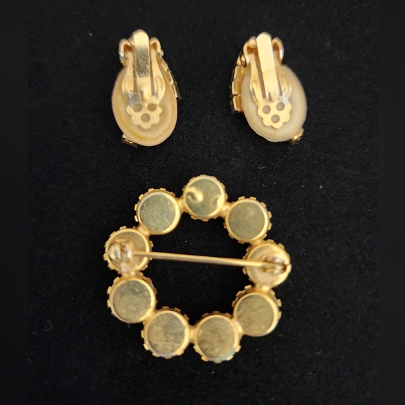 SE3 Elegant Gold-Tone Multicolor Jewelry Set Brooch & Clip Earrings - Picture 6 of 9